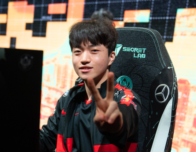 T1险胜TSM，Keria开启传奇时刻激烈交锋四强赛，留下经典瞬间