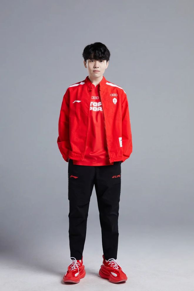 LGD鏖战CLG,JackeyLove操刀奇招英雄翻盘强强对话淘汰赛,引爆全场热议 LGD鏖战CLG,JackeyLove操刀奇招英雄翻盘强强对话淘汰赛,引爆全场热议