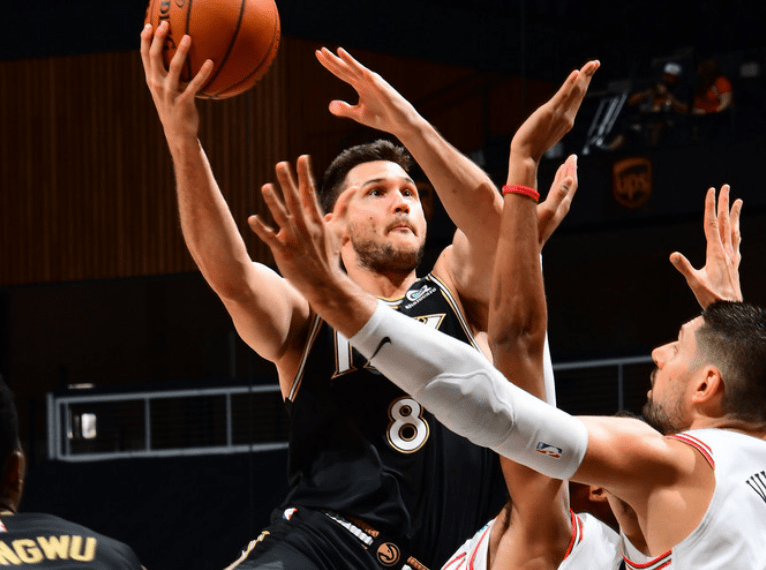 包含灰熊逆转上海队，武切维奇高光表现的词条