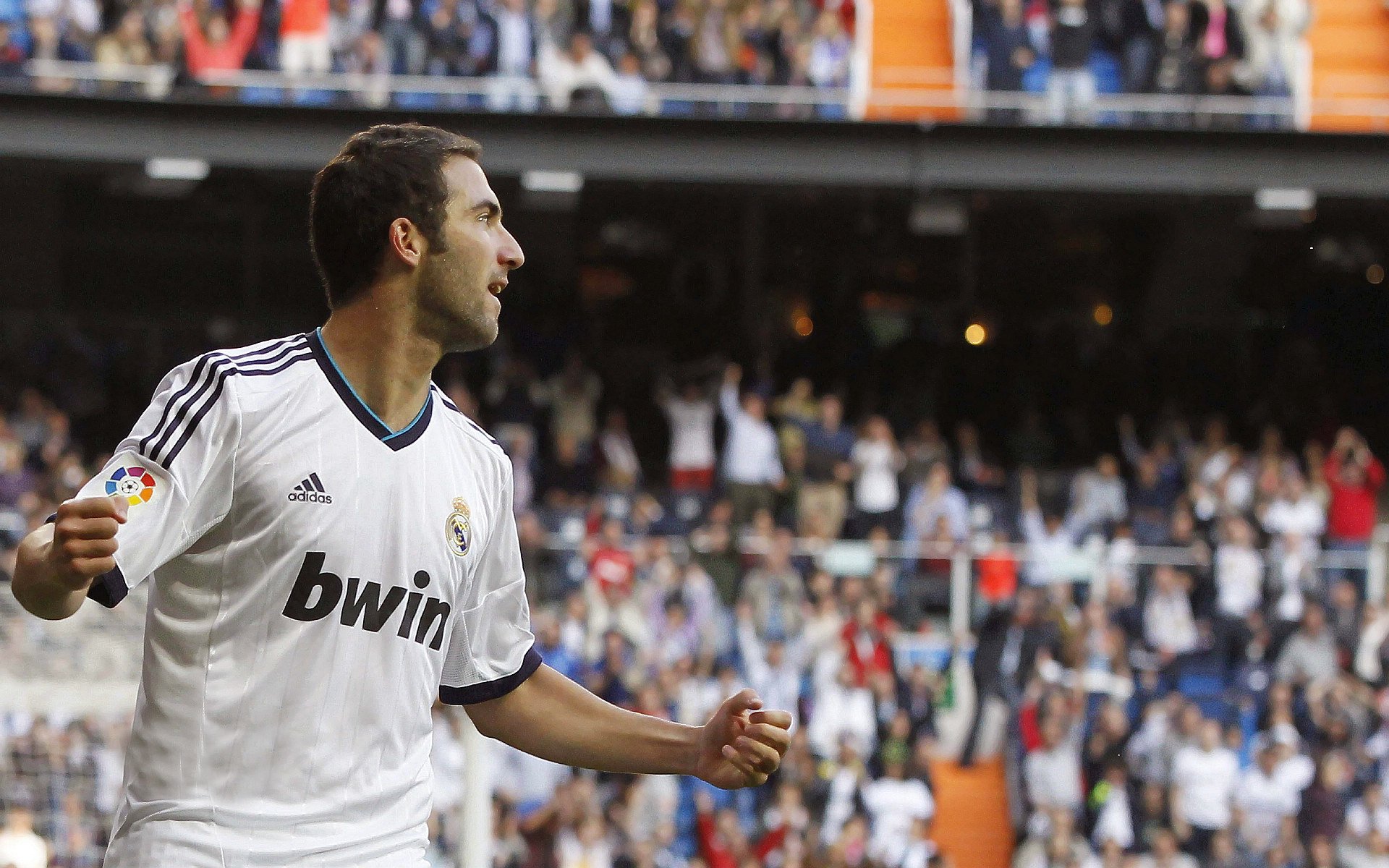 开云平台-体育狂欢夜，马刺主场大捷捍卫荣耀，东契奇跨界F1街道赛上演速度与激情